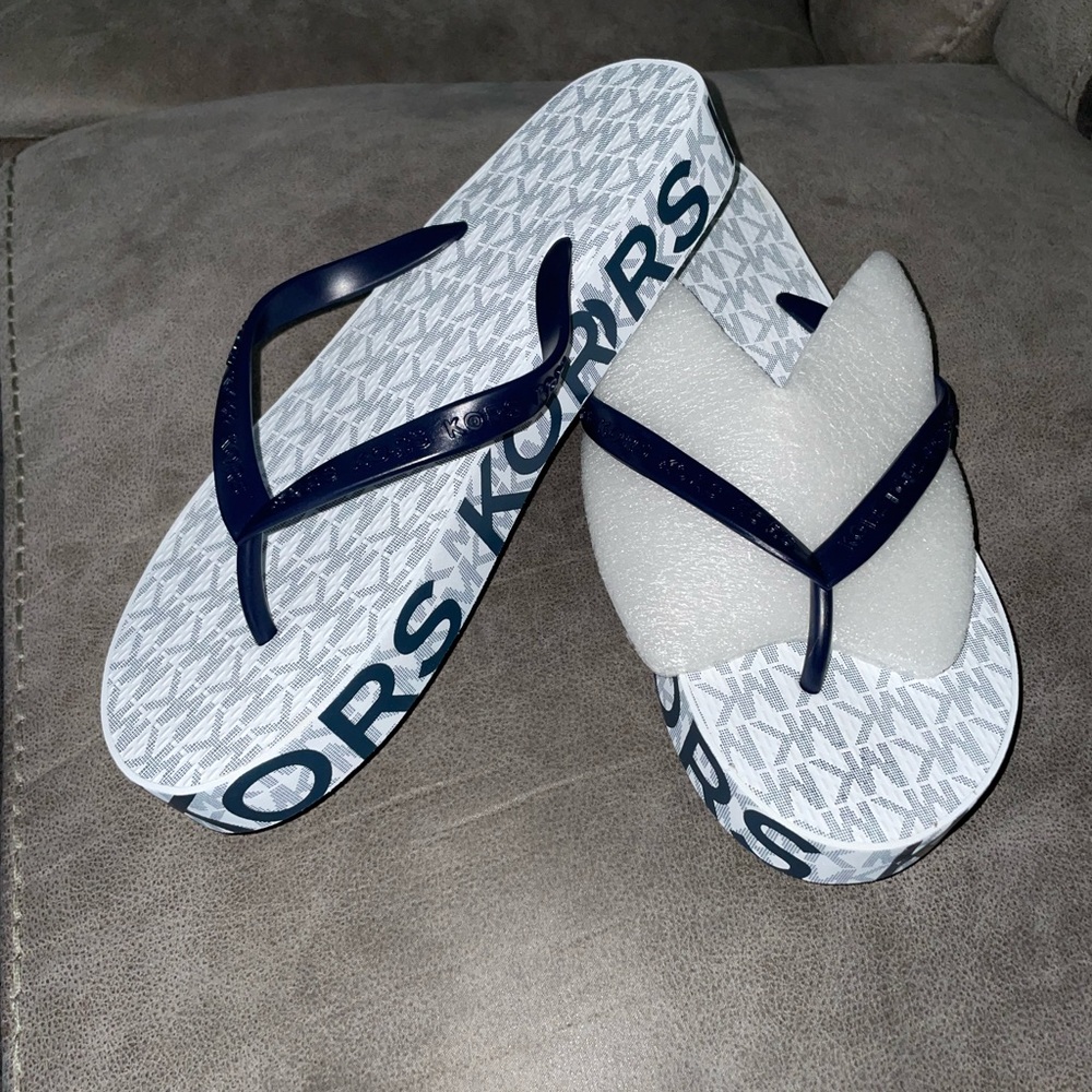 Brand new Michael Kors platform thong sandals - Picture 8 of 9